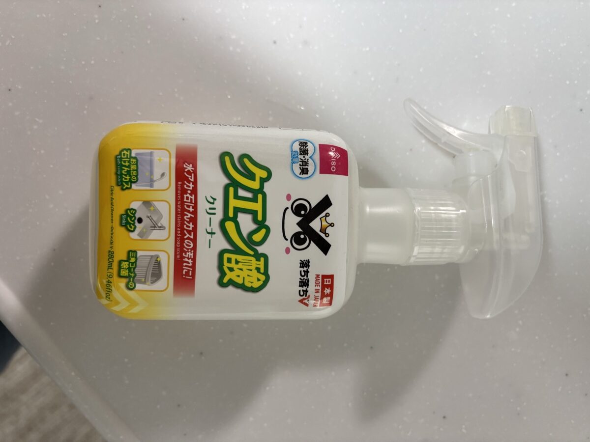 ダイソーのクエン酸クリーナー。おしっこのにおいにはこちらを使っていました。